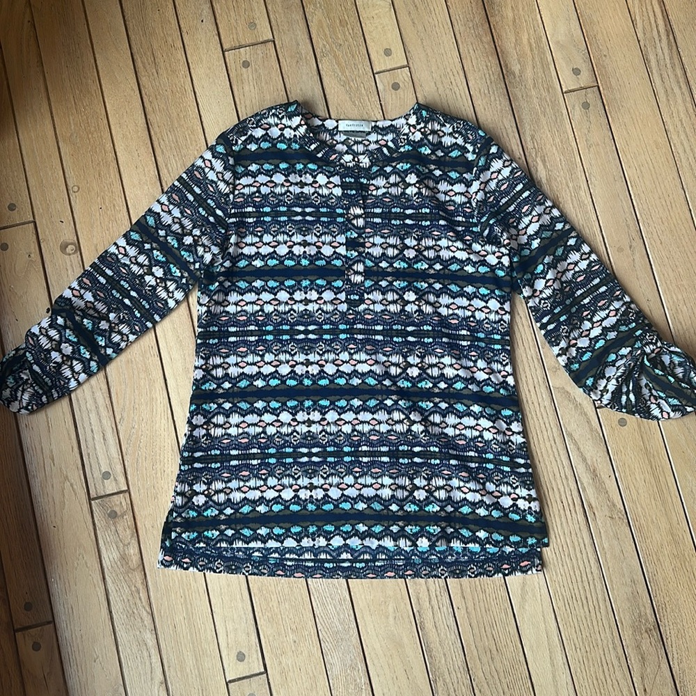 Like new women's top